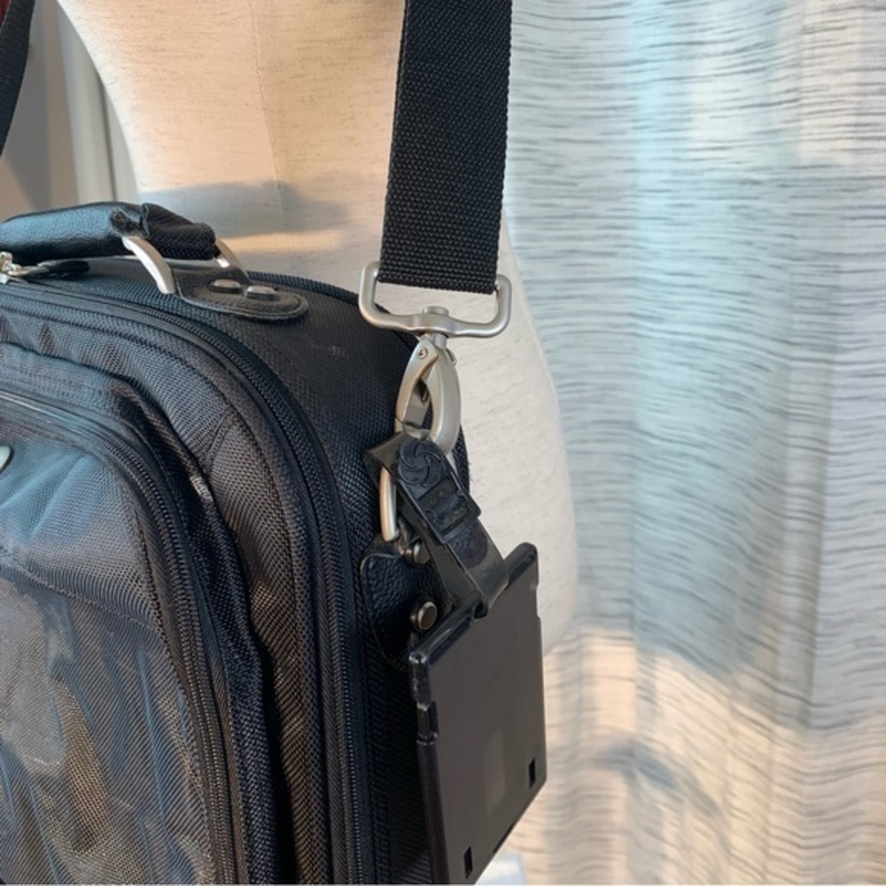 Dell black computer bag. - Picture 7 of 13